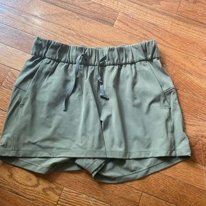 Lulu lemon tie up shorts